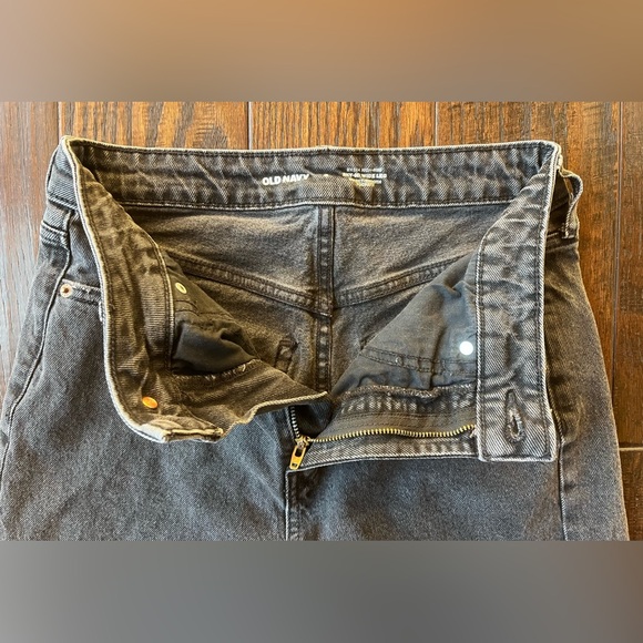 Old Navy Extra High-Rise Jeans - Picture 7 of 9